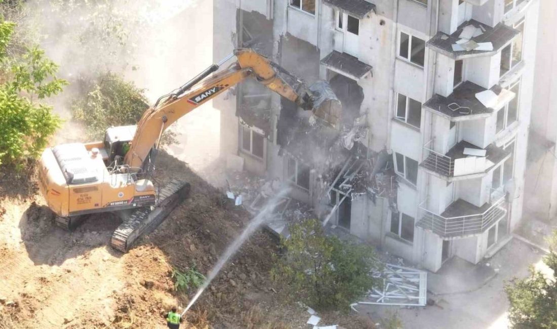 Çayırova Şekerpınar Cumhuriyet Mahallesi’nde bulunan riskli alandaki yapılarda yaşayan vatandaşların