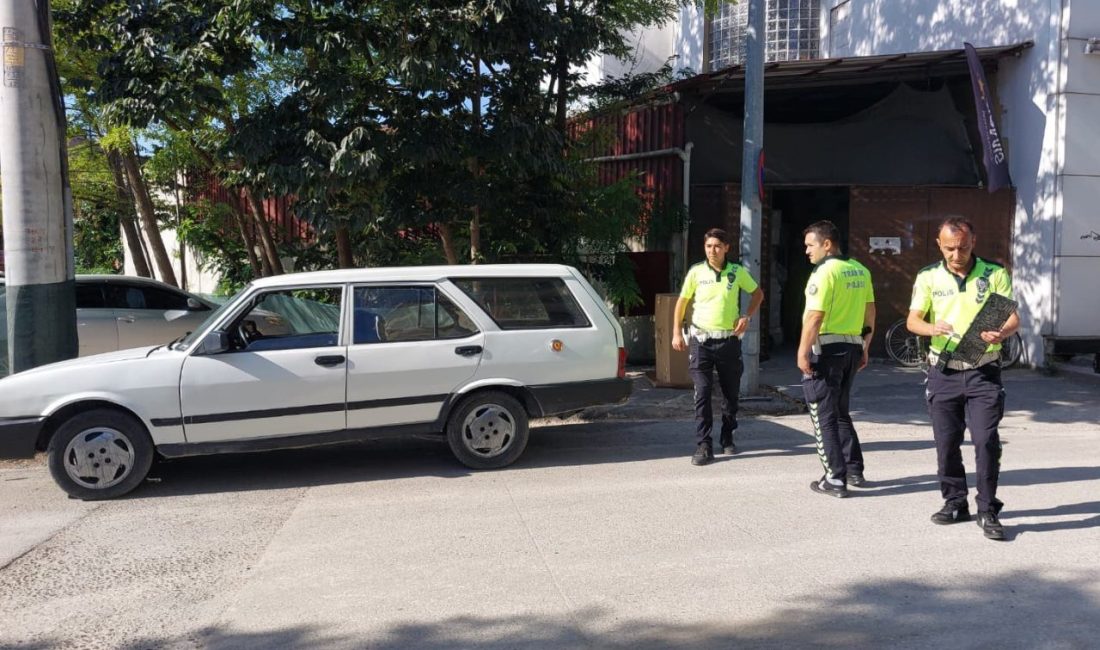 Çekme belgeli otomobil, başka bir araç plakasıyla yakalandı Sakarya’nın Akyazı ilçesinde çekme belgeli otomobil, başka bir aracın plakasıyla