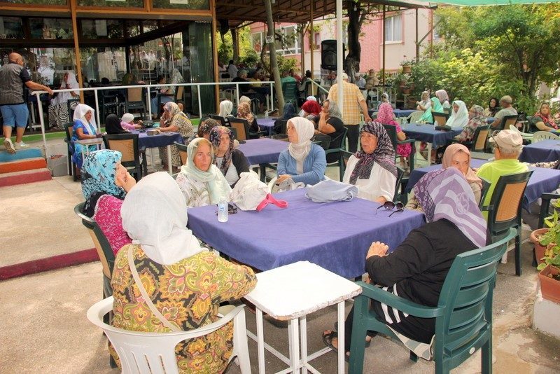 Yalova’nın Çınarcık ilçesinde Marmara Depremi’nde hayatını kaybeden depremzedeler için mevlit