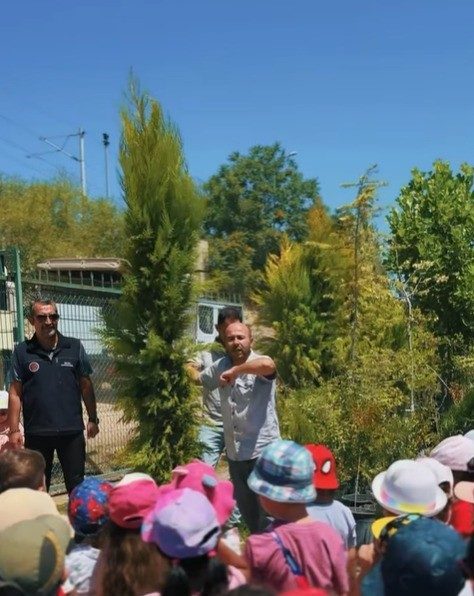 Çocuk sosyal tesisleri öğrencileri sera alanını gezdi Bilecik Belediyesi bünyesinde faaliyet gösteren Çocuk Sosyal Tesislerinde eğitim gören