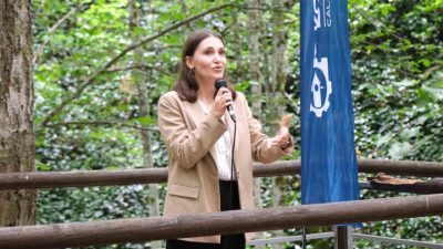 Kocaeli’de düzenlenen seminerde aileleri uyaran psikolog Beyza Arpacı, çocuklardan erken