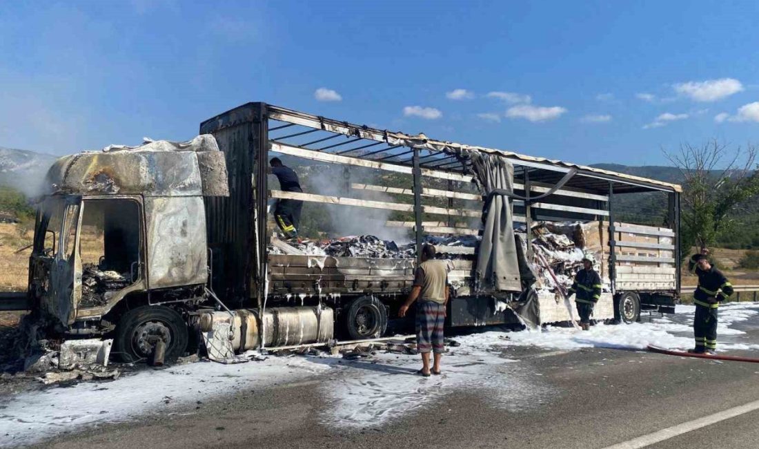 D100’de seyir halindeki tır alev alev yandı Kastamonu’nun Tosya ilçesinde şofben malzemesi yükle yabancı plakalı tırda çıkan