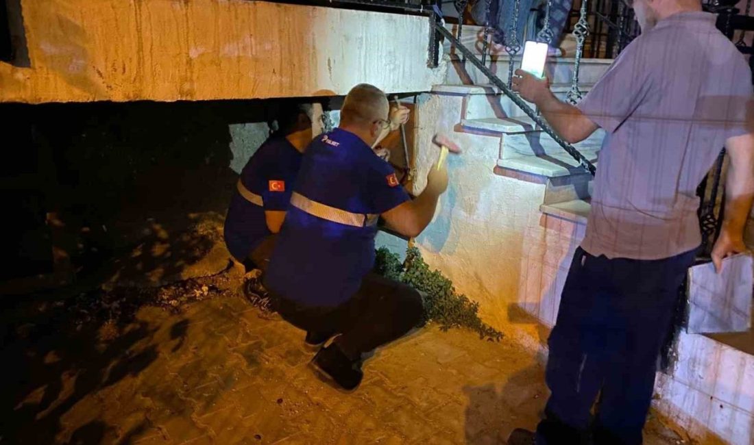 Darıca’da doğal gaz borusu patladı, mahalleyi gaz kokusu sardı Kocaeli’nin Darıca ilçesinde, İSU ekiplerinin yaptığı altyapı çalışması sırasında doğal