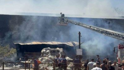Kocaeli’nin Darıca ilçesinde endüstriyel mutfak malzemeleri üreten bir fabrikada çıkan