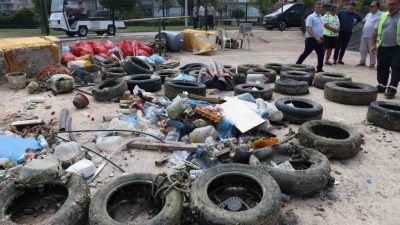 Darıca’da çevre duyarlılığını artırmak amacıyla Balyanoz Koyu’nda deniz temizliği gerçekleştirildi.