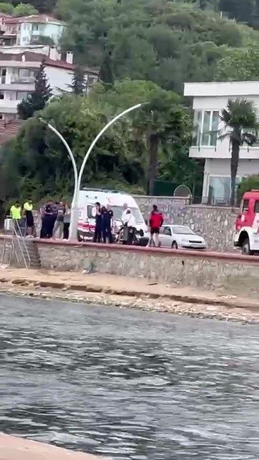 Denizde erkek cesedi bulundu Kocaeli’nin Karamürsel ilçesinde denizde erkek cesedi bulundu, olayla ilgili inceleme
