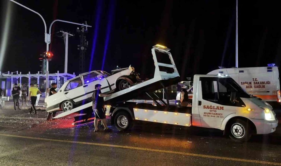 Duble yolda iki otomobil çarpıştı: 1’i ağır, 3 yaralı Sakarya’nın Adapazarı ilçesinde duble yolda iki otomobilin çarpışması neticesinde meydana