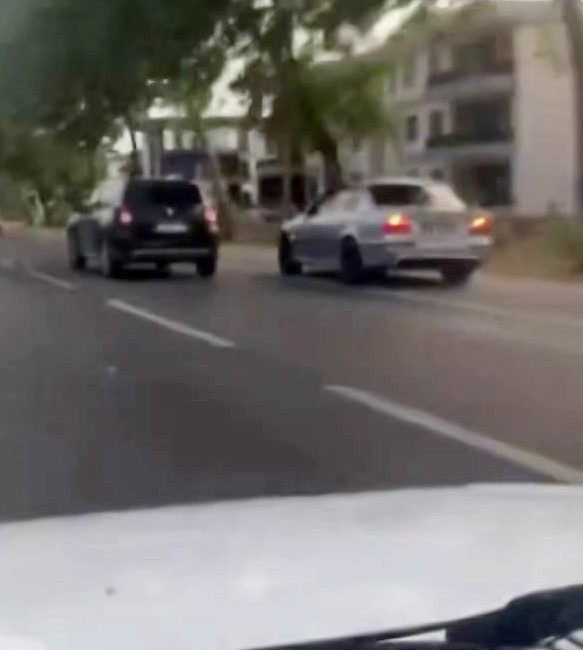 Sakarya’nın Adapazarı ilçesinde düğün konvoyunda makas atan sürücüye ceza yağdı.