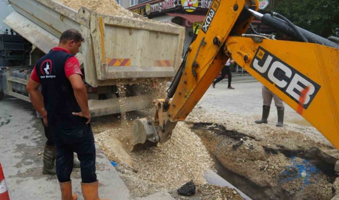Düzce kent merkezinde sabah saatlerinde meydana gelen ana su borusu