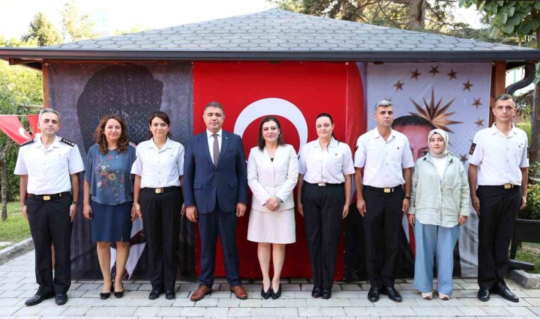Düzce’de jandarmada terfi heyecanı DÜZCE(İHA) – Düzce İl Jandarma Alay Komutanlığı sosyal tesislerinde düzenlenen