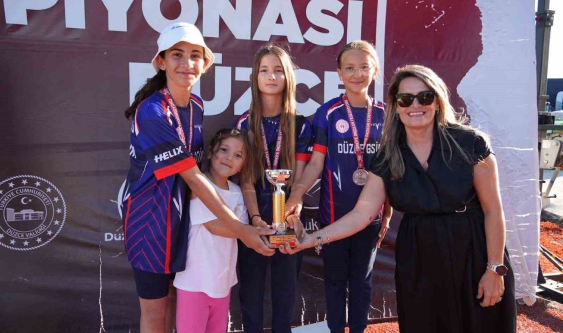 Düzceli okçular kürsüde Türkiye Okçuluk Federasyonu tarafından düzenlenen 2025 U13 Açık Hava Türkiye