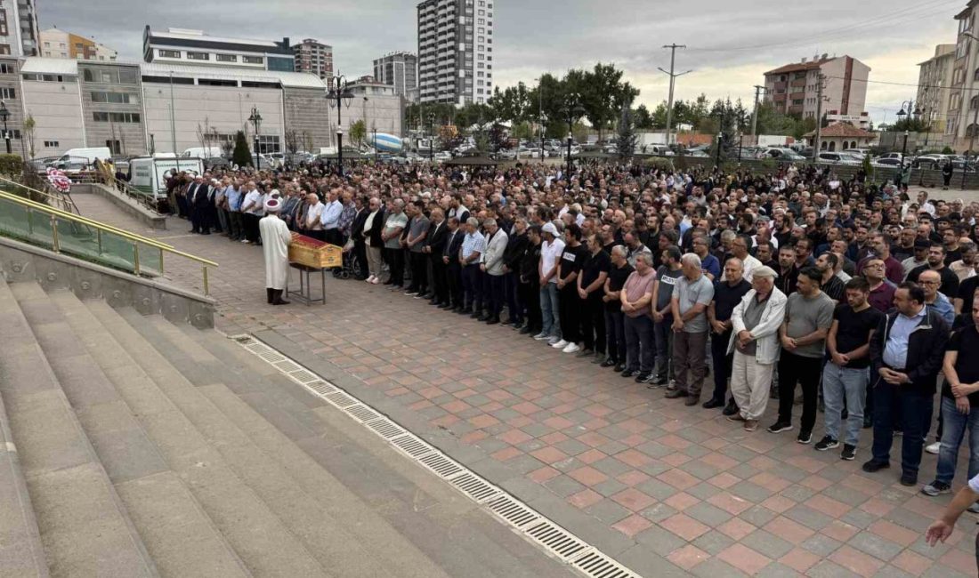 Feci kazada ölen çocuk gözyaşları arasında toprağa verildi Kastamonu’da yolun karşısına geçmek isterken otomobilin çarpması neticesinde hayatını kaybeden