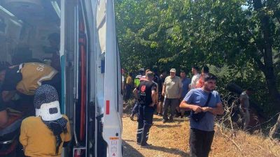 Düzce’de fındık işçilerini taşıyan traktörün devrildiği kazada 4 kişi yaralandı.