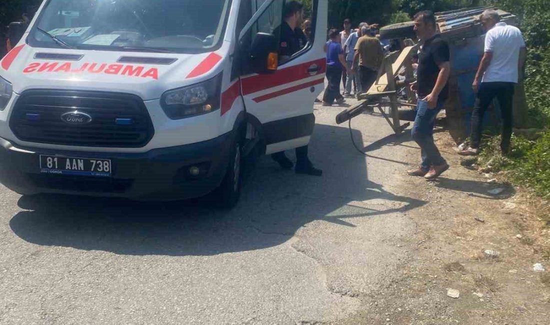 Düzce’de fındık işçilerini taşıyan traktörün devrilmesi sonucu meydana gelen trafik
