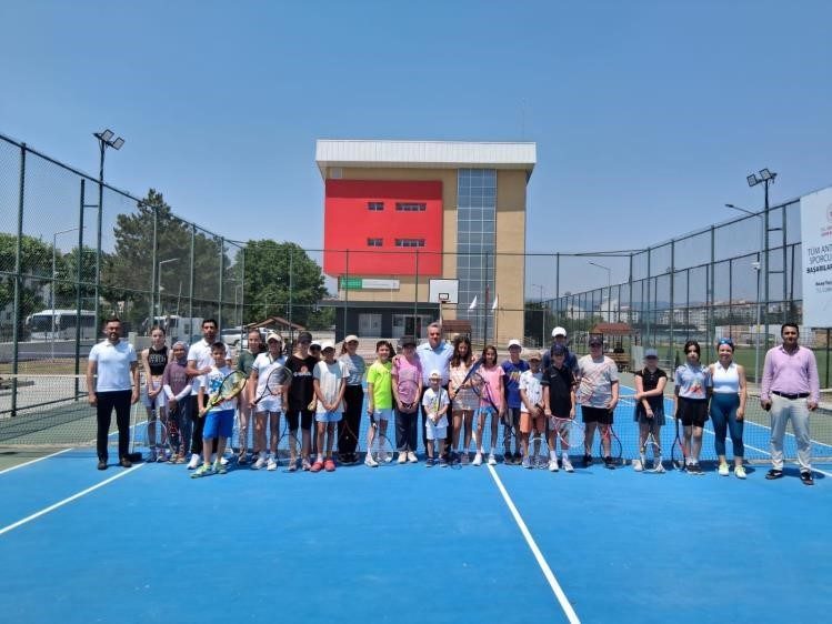 Bozüyük Kaymakamı Adem Öztürk Bilecik’in Bozüyük ilçesinde Gençlik ve Spor