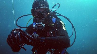 Sapanca Gölü’nde temizlik çalışması esnasında girdiği suda vurgun yediği değerlendirilen