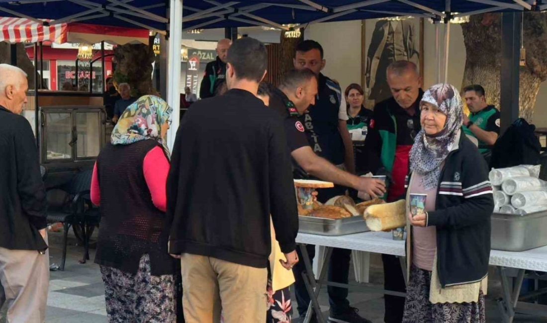 Gölcük, Balıkesir halkına desteğe koştu Gölcük Belediyesi, Balıkesir Sındırgı’da meydana gelen deprem sonrasında hemen bölgeye
