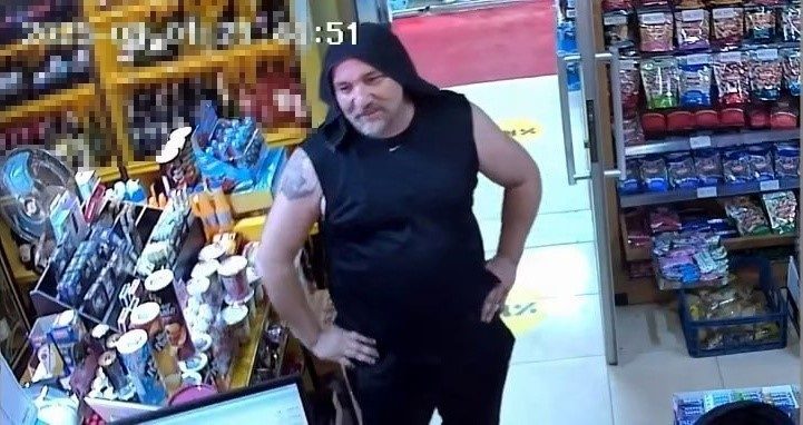 Gülerken bir anda yere yığıldı, hayatını kaybetti Sakarya’nın Karasu ilçesinde alışveriş için girdiği markette bir anda fenalaşarak