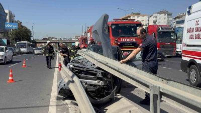 Kocaeli’nin Gebze ilçesinde seyir halindeki otomobil, hafriyat kamyonu ile çarpıştıktan
