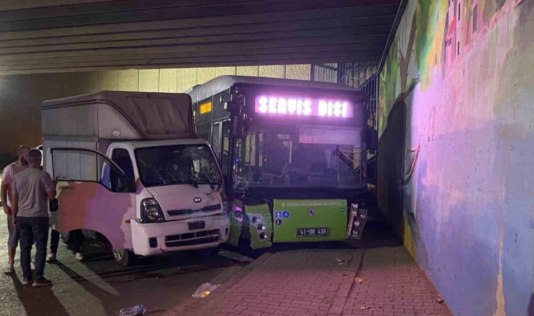 Halk otobüsü ile kamyonet çarpıştı: 2 yaralı Kocaeli’nin Körfez ilçesinde servis dışı olan halk otobüsü ile kamyonetin