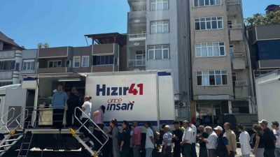 Kocaeli Büyükşehir Belediyesi’ne ait Hızır 41 afet ekibi, Balıkesir Sındırgı’da