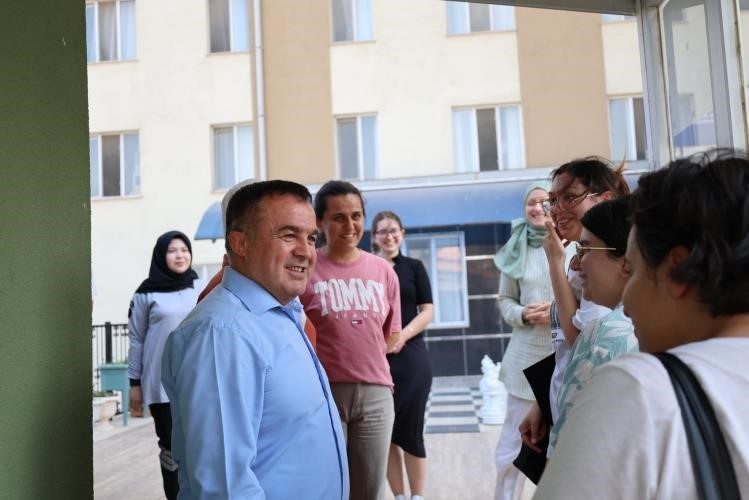 İl Müdürü Ramazan Demir yurtlarda öğrencilerle buluştu Bilecik Gençlik ve Spor İl Müdürü Ramazan Demir, Halime Hatun