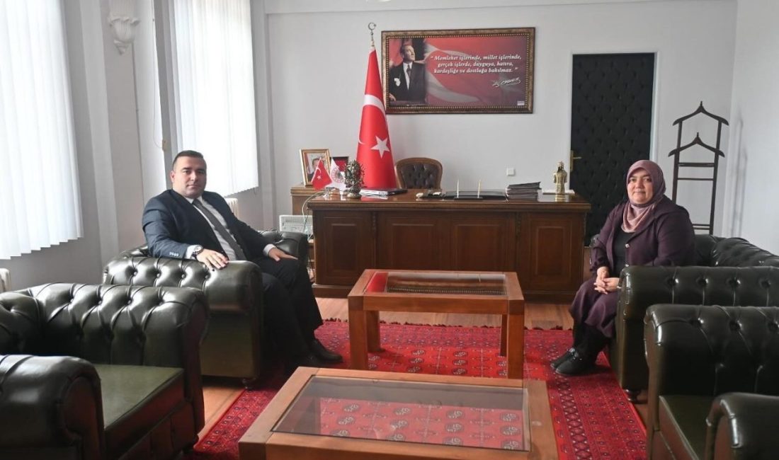 İnhisar Kaymakamı Mücahit Ünal’a hayırlı olsun ziyaretleri sürüyor Bilecik’in İnhisar ilçesine atanan Kaymakam Mücahit Ünal, görevine başlamasının ardından