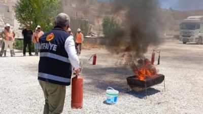 Bilecik’in Söğüt ilçesinde bir mermer fabrikası çalışanlarına uygulamalı yangın eğitimi