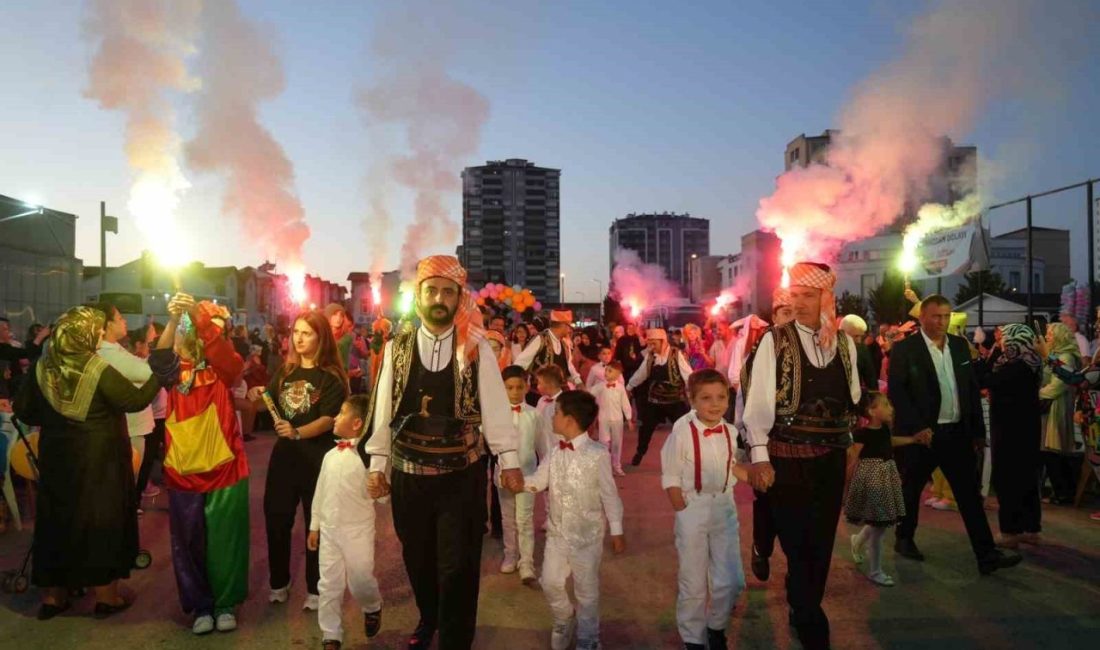 Kastamonu’da mahalle muhtarlığı tarafından toplu sünnet şöleni düzenledi. Şölende çocuklar