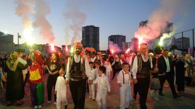 Kastamonu’da mahalle muhtarlığı tarafından toplu sünnet şöleni düzenledi. Şölende çocuklar