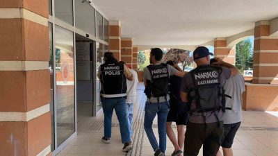 Kastamonu’da polis ekipleri tarafından düzenlenen uyuşturucu operasyonunda gözaltına alınan 3