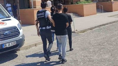 Kastamonu’da üzerlerinde yapılan aramada uyuşturucu madde ele geçirilen 2 şüpheli