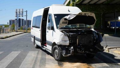 Kastamonu’da yolcu minibüsü ile hafif ticari aracın çarpıştığı kazada 10