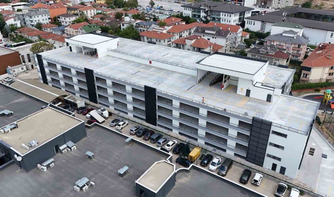 Katlı Otopark hizmete açılmak için gün sayıyor Sakarya Büyükşehir Belediyesi’nin hastaneler bölgesinde hayata geçirdiği 530 araç kapasiteli