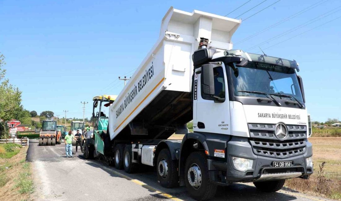 Kazımpaşa Caddesi’ne 7 bin 500 ton sıcak asfalt Sakarya Büyükşehir Belediyesi, 16 ilçe ve şehir merkezinde sürdürdüğü asfalt
