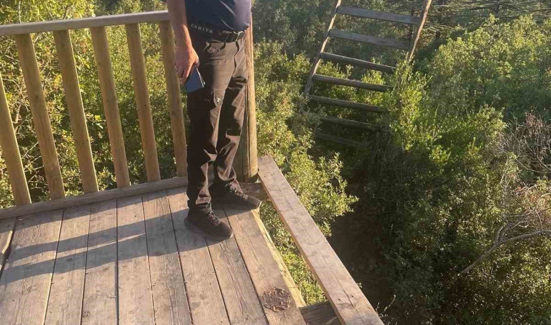 Kent Ormanı’ndan seyir terasına zarar verdiler Bilecik-Bozüyük karayolu üzerinde bulunan Kent Ormanı’ndan bulunan seyir terasına kimliği