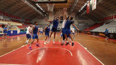 beyazlılarda Mert Ulutaş her maç savaşmak gerektiğini söylerken, Kevin Kaspar