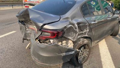 Kocaeli TEM Otoyolu’nda bir tır ve 3 otomobilin karıştığı zincirleme