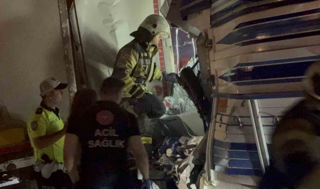 Kocaeli’de 3 araçlı zincirleme kaza: 1 ölü Kocaeli’nin Çayırova ilçesinde 3 aracın karıştığı zincirleme trafik kazasında bir