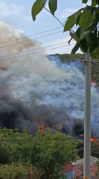 Kocaeli’de ağaçlık alanda yangın çıktı Kocaeli’nin İzmit ilçesi Kuruçeşme mevkiindeki ağaçlık alanda yangın çıktı. Olay
