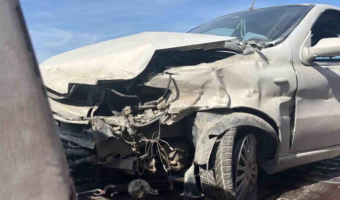 Kocaeli’de bariyerlere çarpan otomobildeki 4 kişi yaralandı Kocaeli’nin Gebze ilçesinde sürücüsünün kontrolünden çıkan otomobilin bariyerlere çarpması sonucu