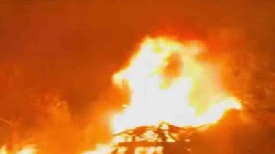 Kocaeli’nin Darıca ilçesinde otluk arazide çıkan yangın, itfaiye ekipleri tarafından