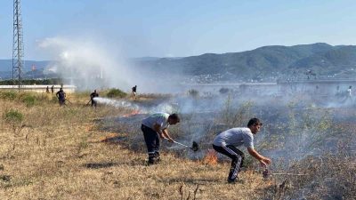 Kocaeli’nin Körfez ilçesinde bulunan otluk arazide yangın çıktı. Yangın itfaiye