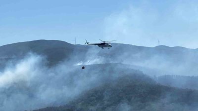 Kocaeli’nin Karamürsel ilçesinde çıkan orman yangınına karadan ve havadan yoğun
