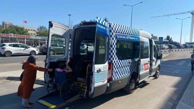 Kocaeli Büyükşehir Belediyesince engelli bireylerin ulaşımını kolaylaştırmak amacıyla sunulan “Engelsiz