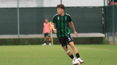 Kocaelispor alt yapıdan yetiştirdiği oyuncu Umut Can Aslan’ı profesyonel yapıp