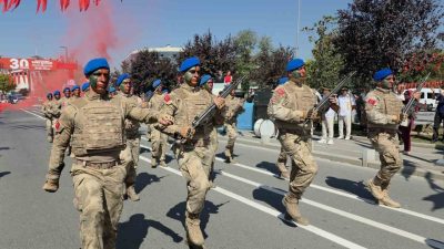 DÜZCE(İHA) – Düzce’de 30 Ağustos Zafer Bayramı kutlamaları çerçevesinde Jandarma