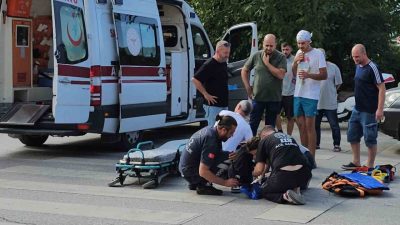 Sakarya’nın Sapanca içesinde kontrolden çıkarak devrilen motosikletten düşen sürücü yaralandı.