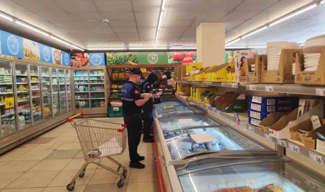 Körfez’de gıda güvenliği denetimi Körfez Belediyesi Zabıta Müdürlüğü ekipleri, ilçe genelinde faaliyet gösteren marketlere