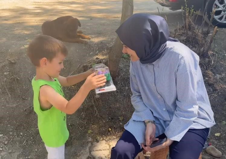 Küçük Egemen’in oyun parkı hayali gerçek oldu Geçtiğimiz günlerde orman yangından etkilenen minik Egemen’in yüzü, kurulan yeni